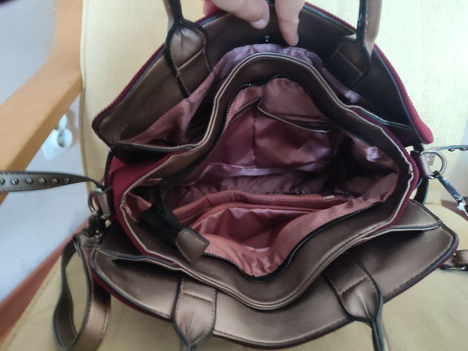 Чанта в червено с къса и дълга дръжка