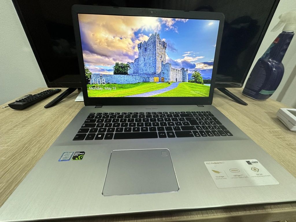 Laptop Asus vivobook pro 17
