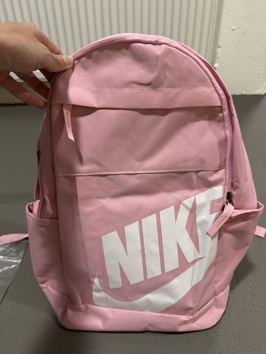 Раница Nike.