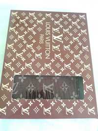 Шал Louis Vuitton в кутия за подарък