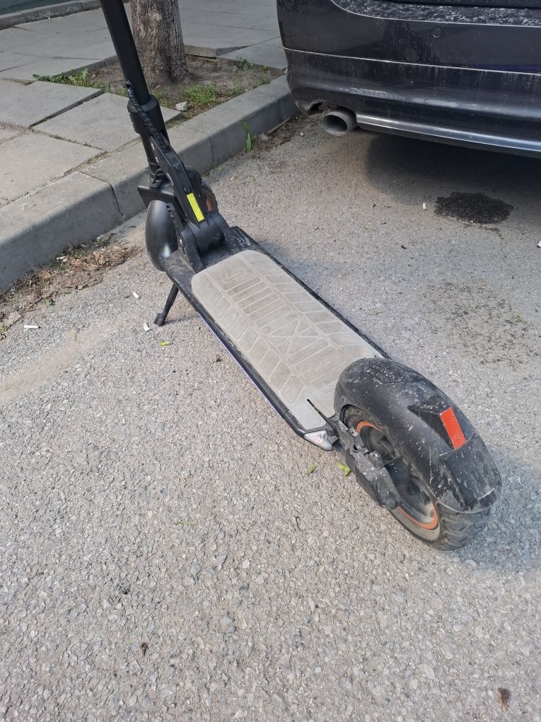Електрическа тротинетка Kugoo G5, като нова. На 100км + подаръци
