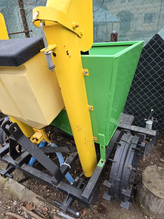 Vând: Mașină de plantat cartofi și Mașină de recoltat cartofi