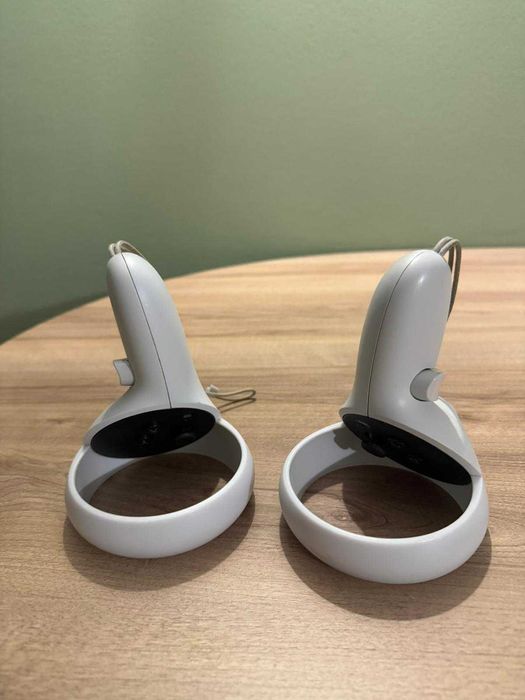 Vând Meta Quest 2, 128GB, în stare bună.