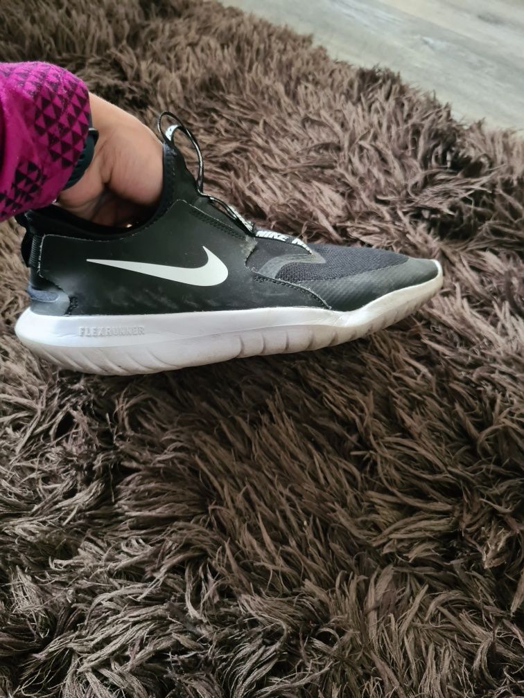 Adidasi Nike nr 40