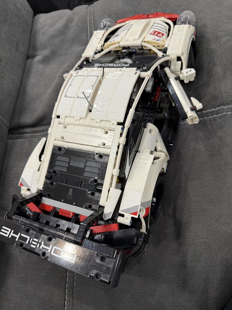 ОРИГИНАЛНО Lego Technic Porsche 911 RSR (42096)