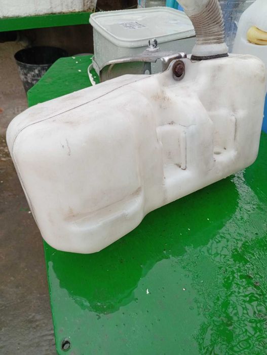 Казанче за течност за чистачки фият дукато 2008 г.