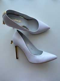 Бели официални сватбени дамски обувки с тънък ток от ест кожа 36 рр