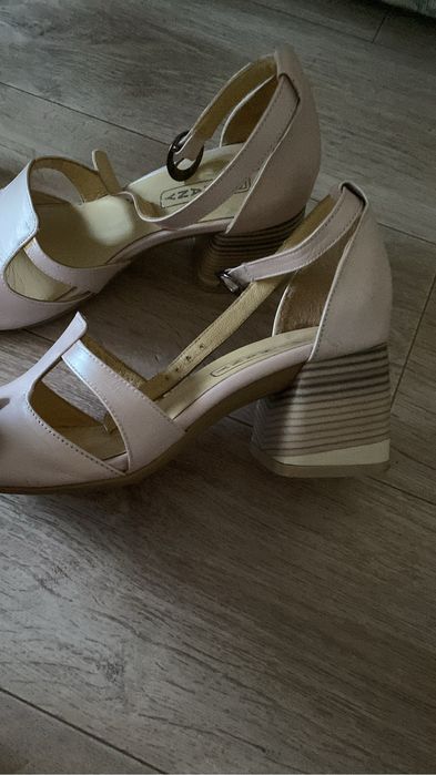 Продам босоножки кожанные !!!
