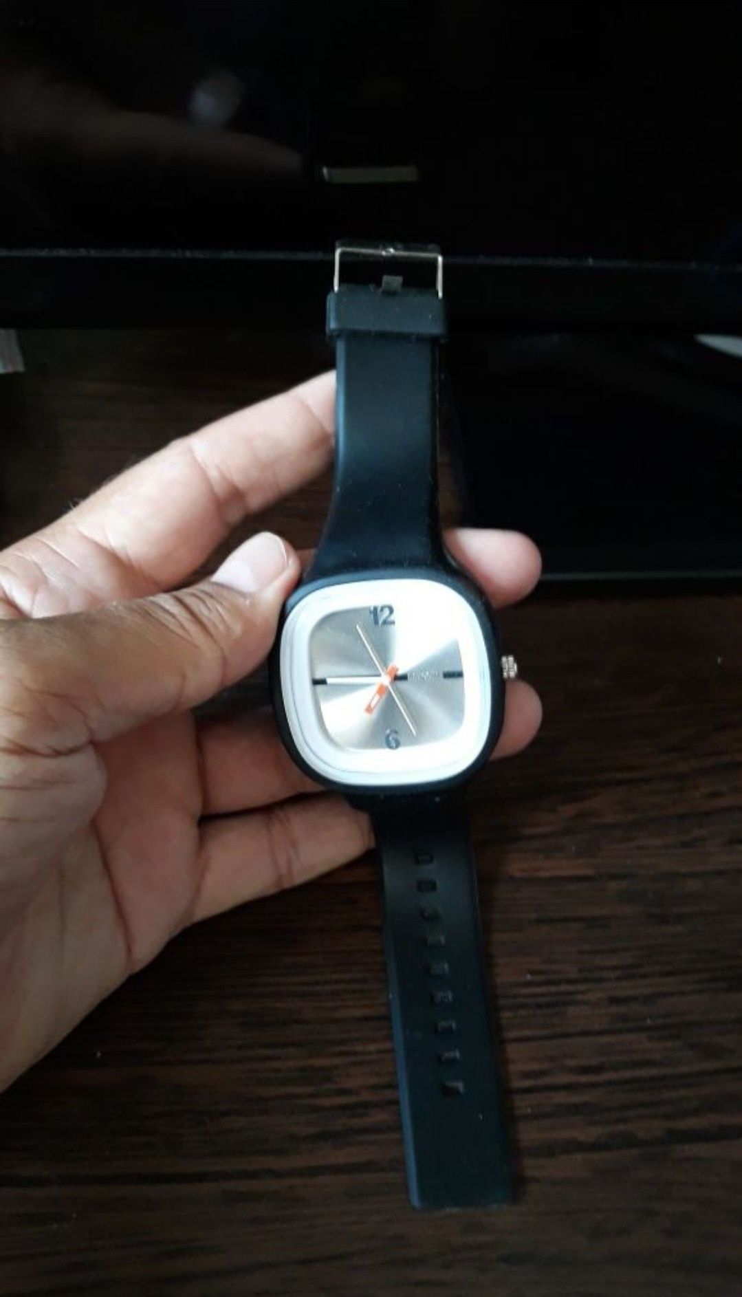 Vand ceas nou cu folie si pe fata si pe spate bratara din silicon foar