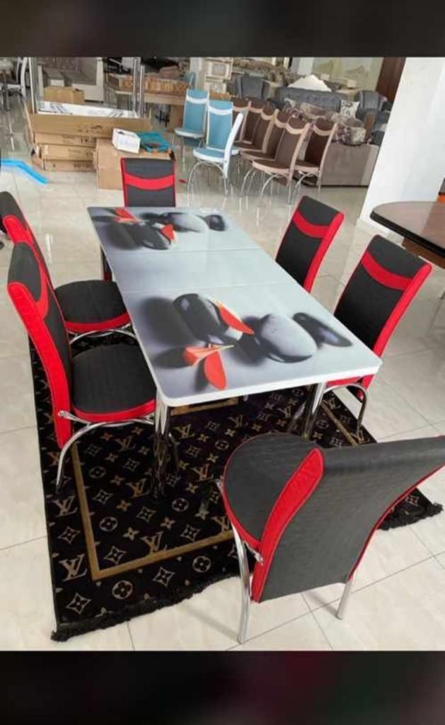 Кухонные обеденные столы
