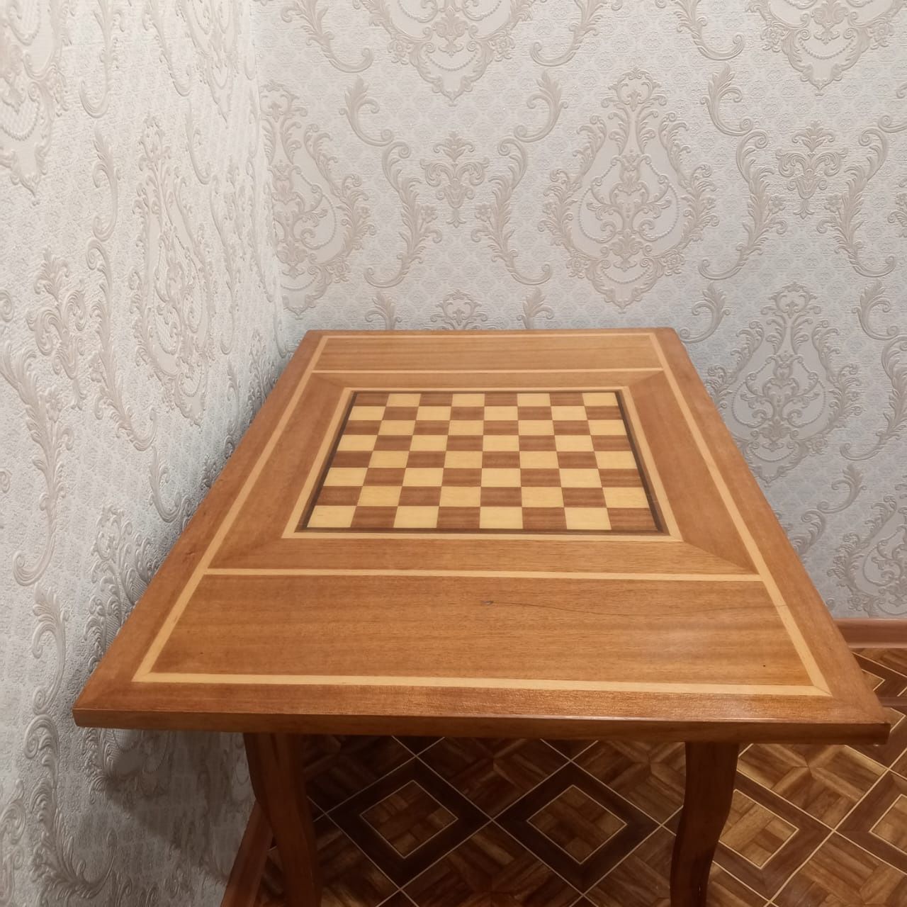 Шахматный стол из дерева