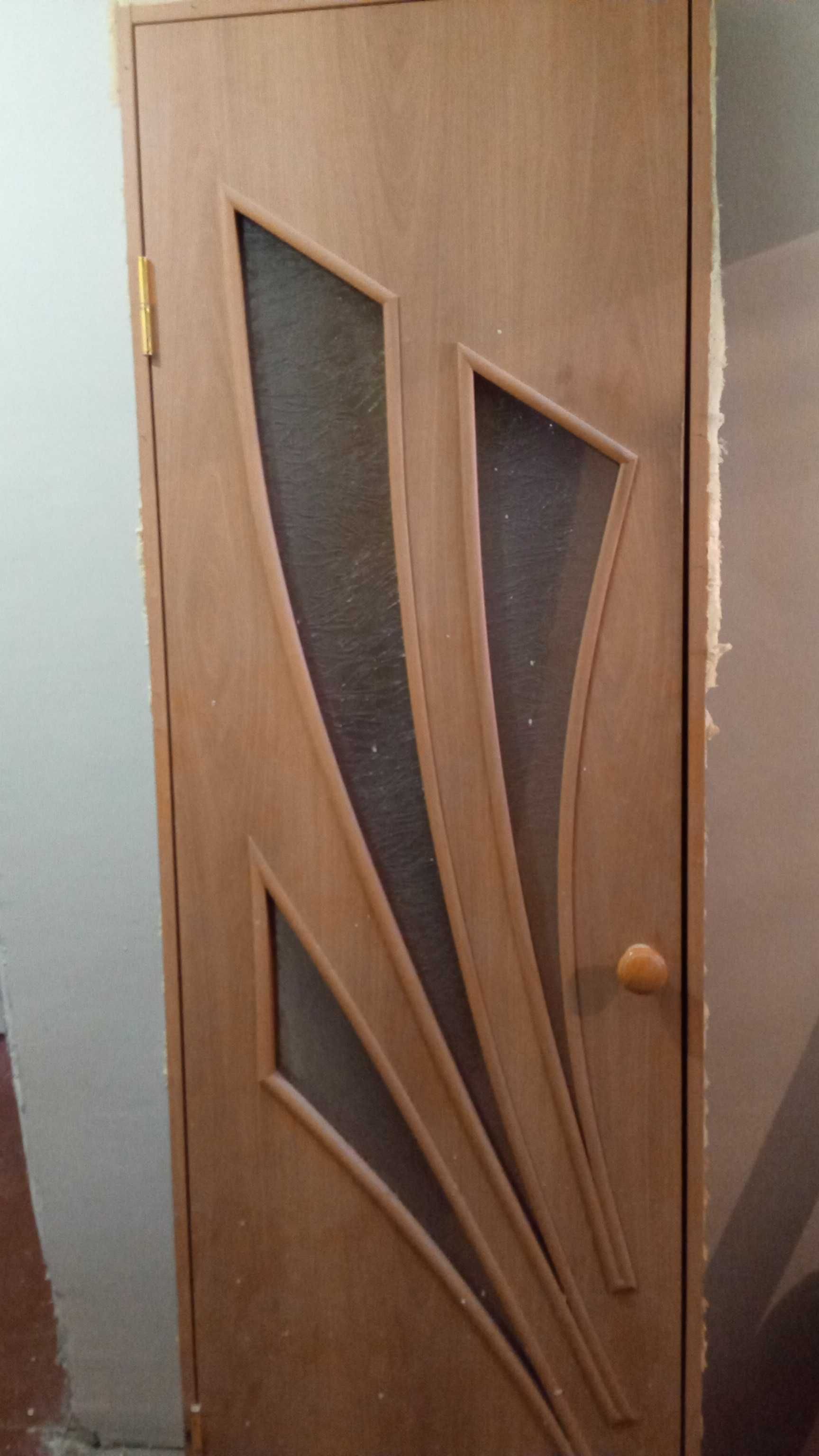 Продам  2 деревянных дверей