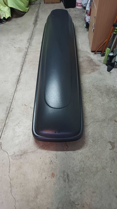 Продавам автобокс HAKR черен мат +