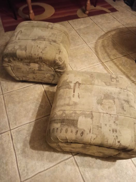 Два броя холни табуретки