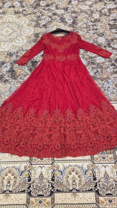 ПЛАТЬЕ ЖЕНСКОЕ и одно маленькое