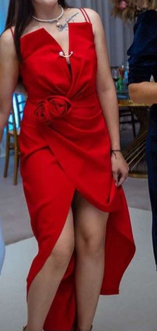Rochie rosie cu corset si trandafiri