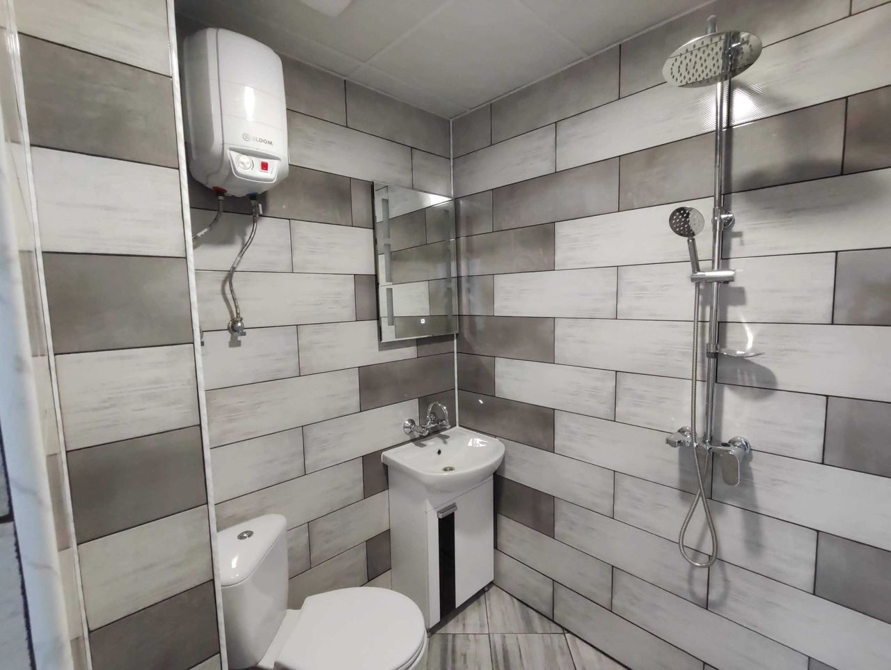Дава се под наем Магазин в Велико Търново, Колю Фичето - 114 кв.м за 510 € - Снимка #4