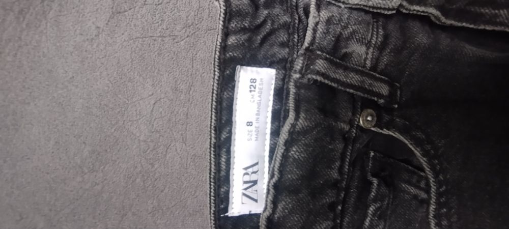 Зара дънки 128 размер цена 10лв.