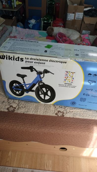 Vând bicicleta electrica copii