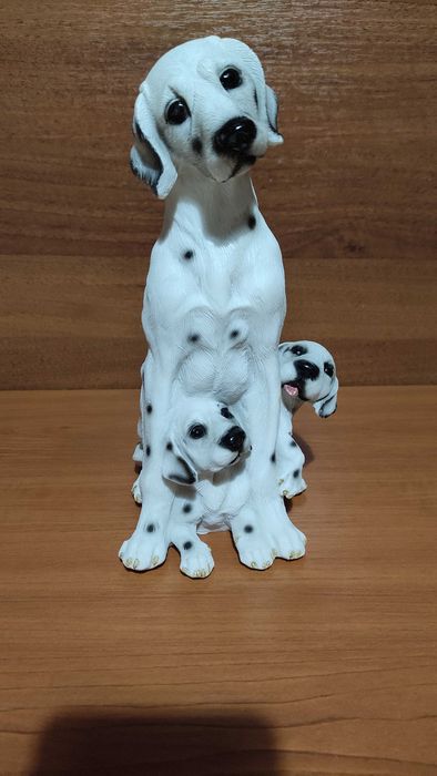 Статуетка на семейство далматинци