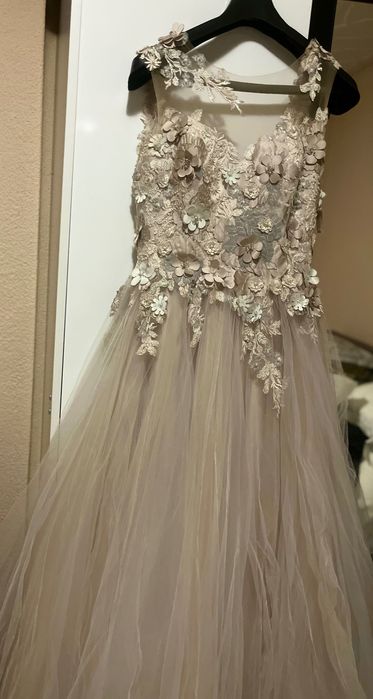 Абитуриентска рокля /официална рокля