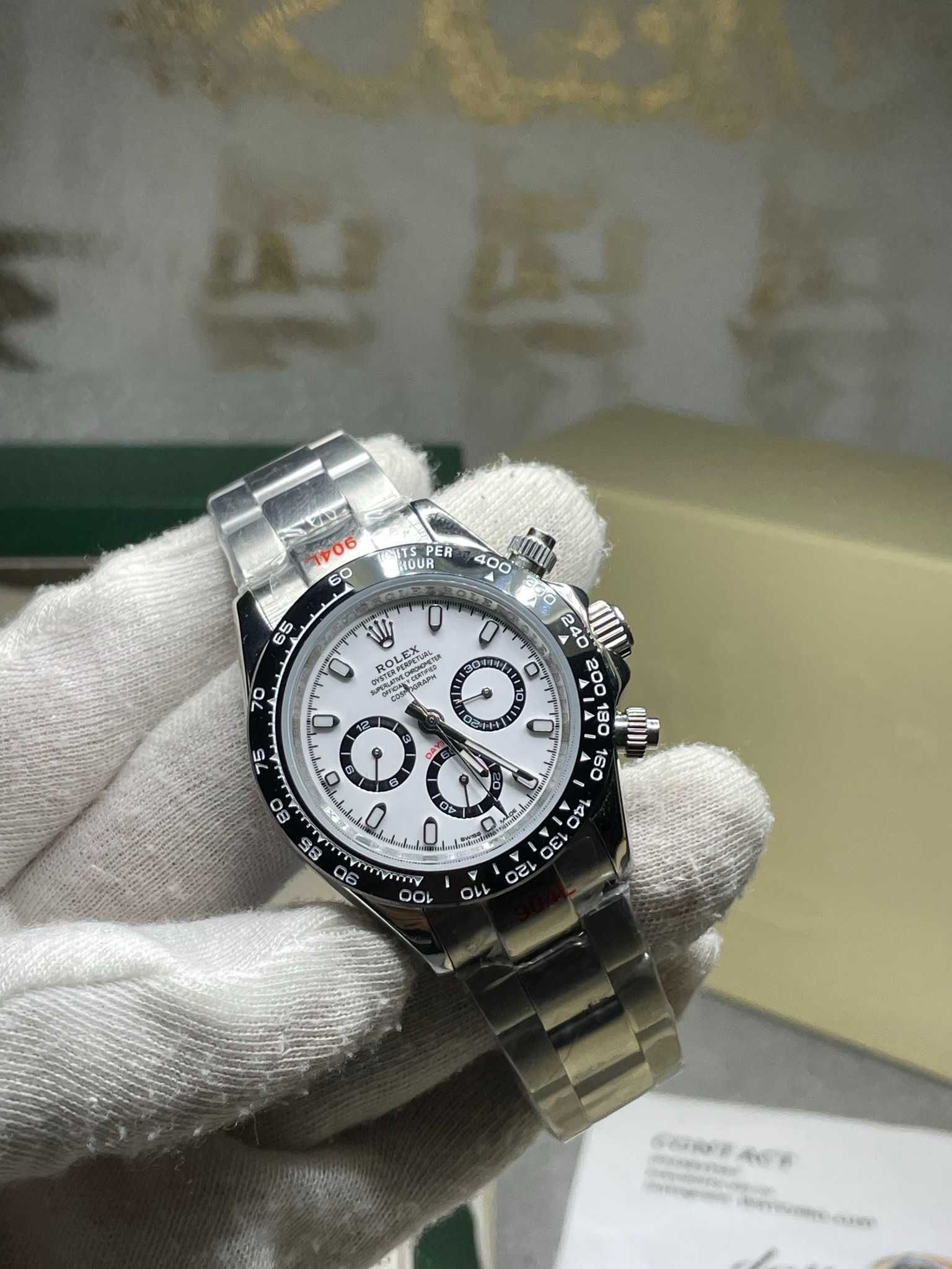 Rolex Daytona 40 MM Silver cu interior Alb Bezel Negru