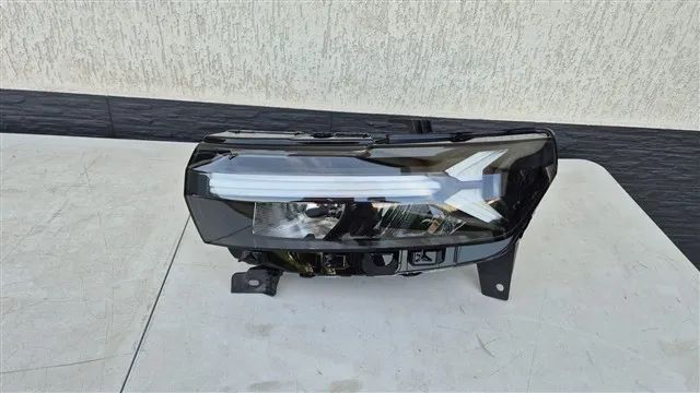 Far stanga Dacia Duster 3 an 2024 2025 cod 260603515R