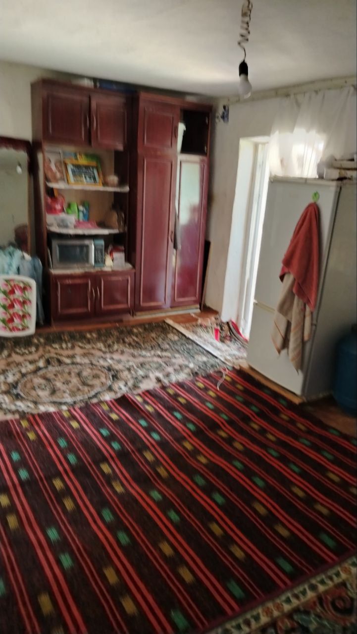 Uy sotiladi srochna 3.5 sotik