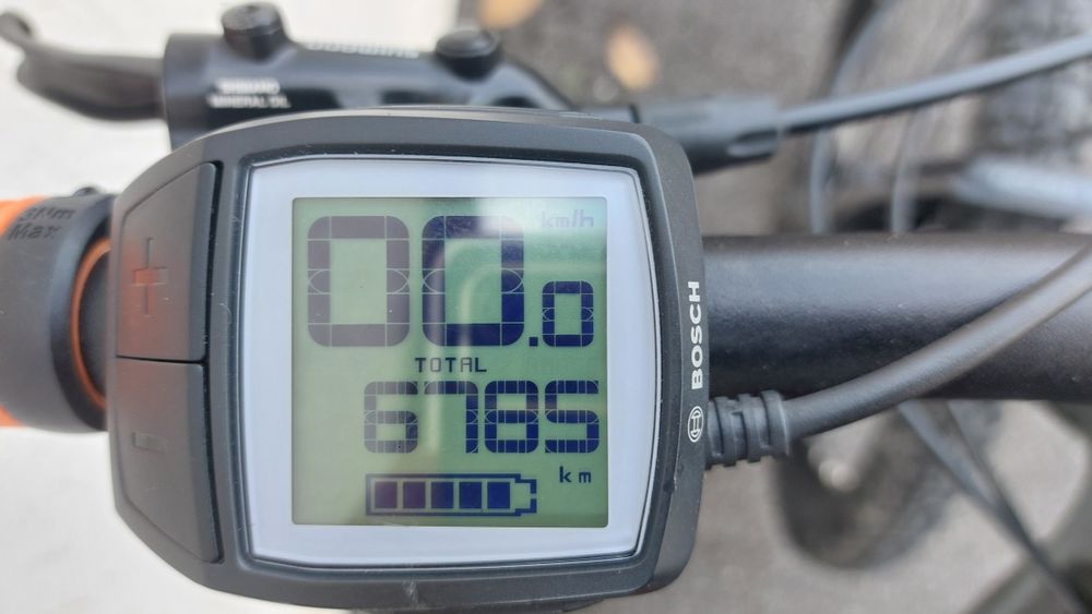 Bicicleta electrica Cube bosch cx4