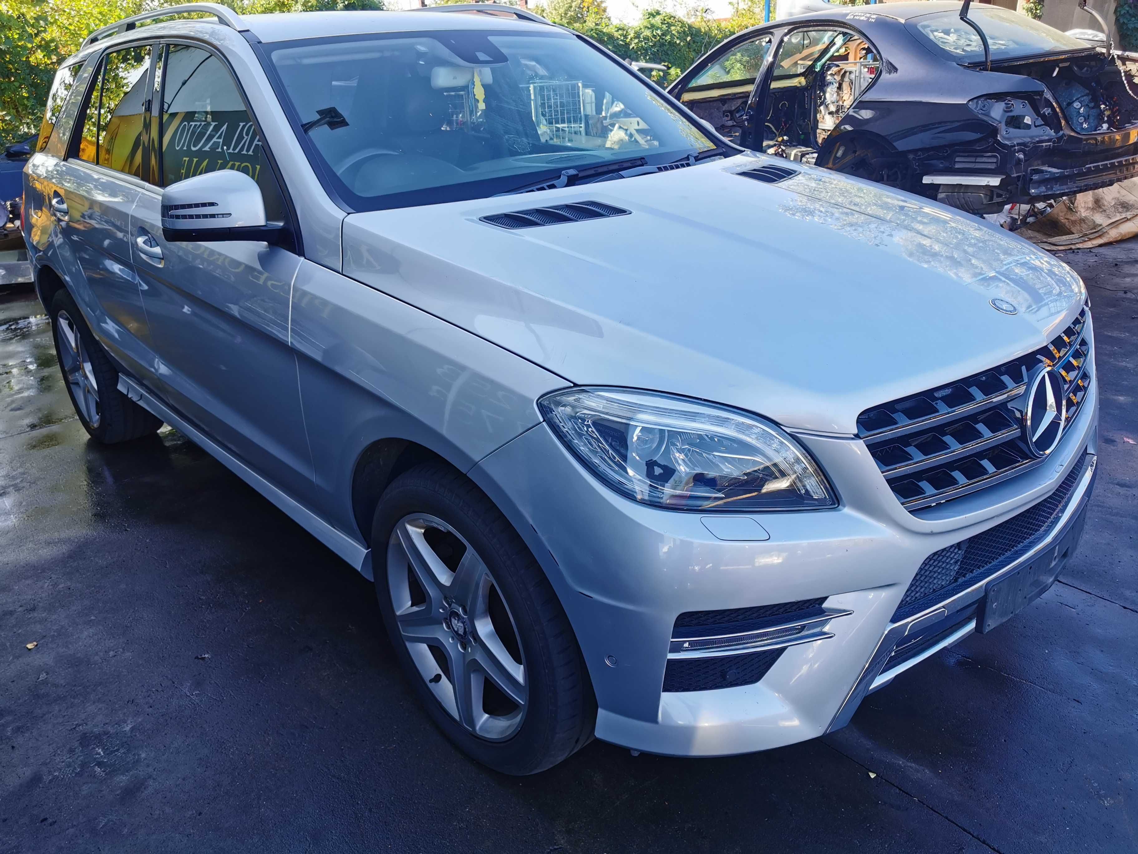 Dezmembrez mercedes ML w166 ml 320 D euro 6 AMG/bara fata ml/far ils/