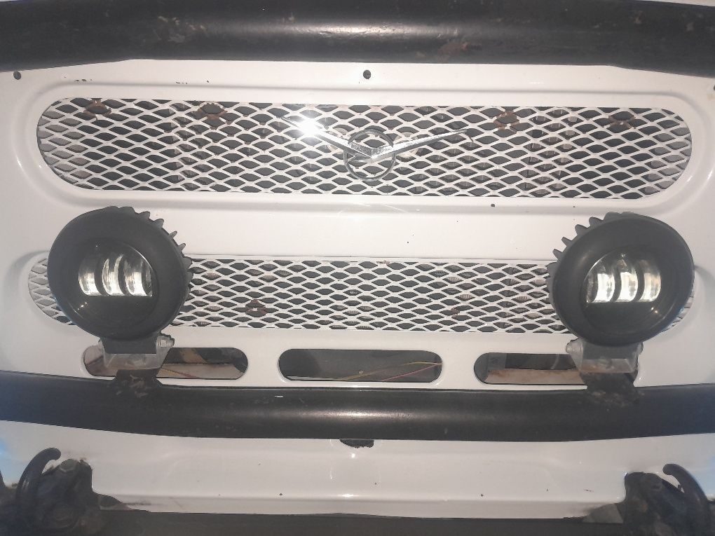 UAZ avto Niva moshinalarga tushadi