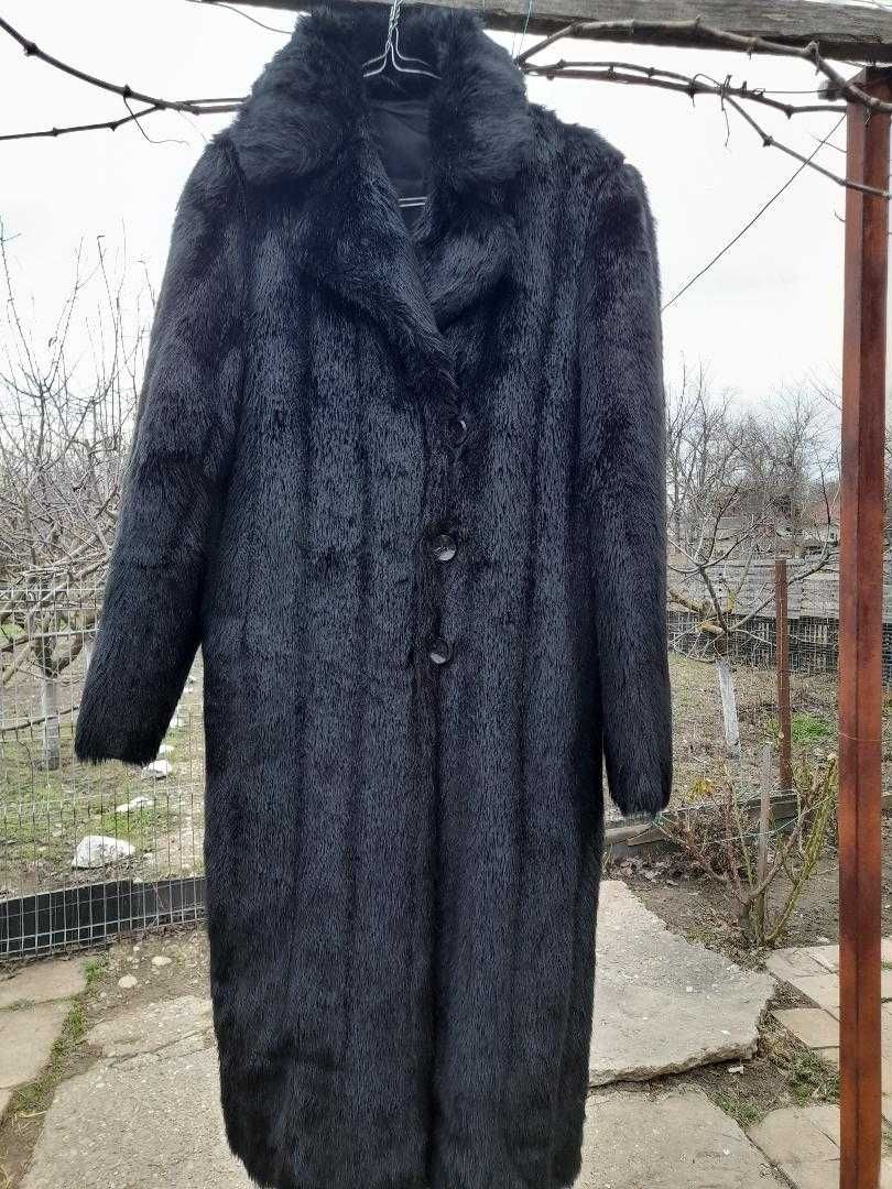 Haina blana culoare negru