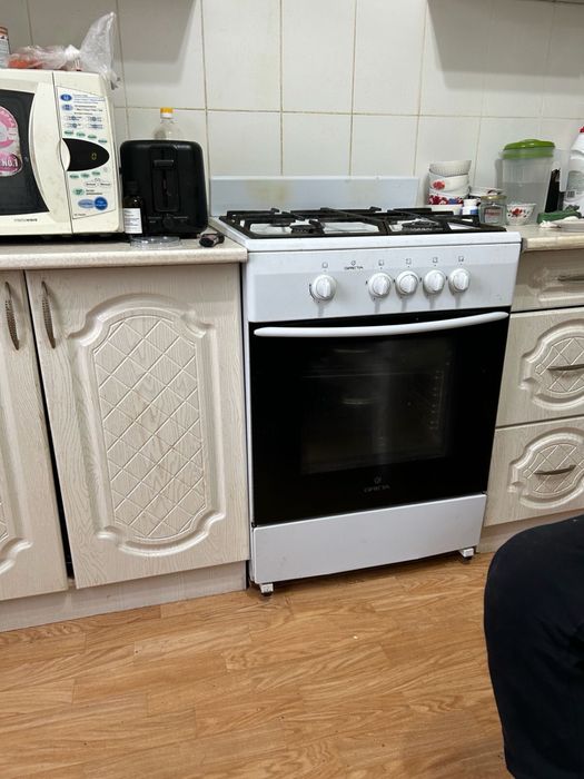 Продам газ плиту