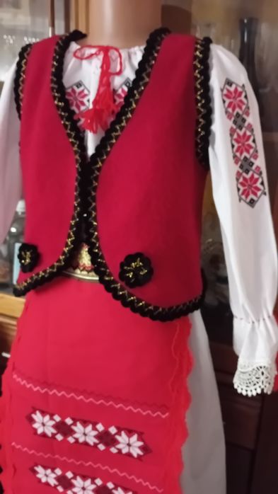 Vesta costum popular