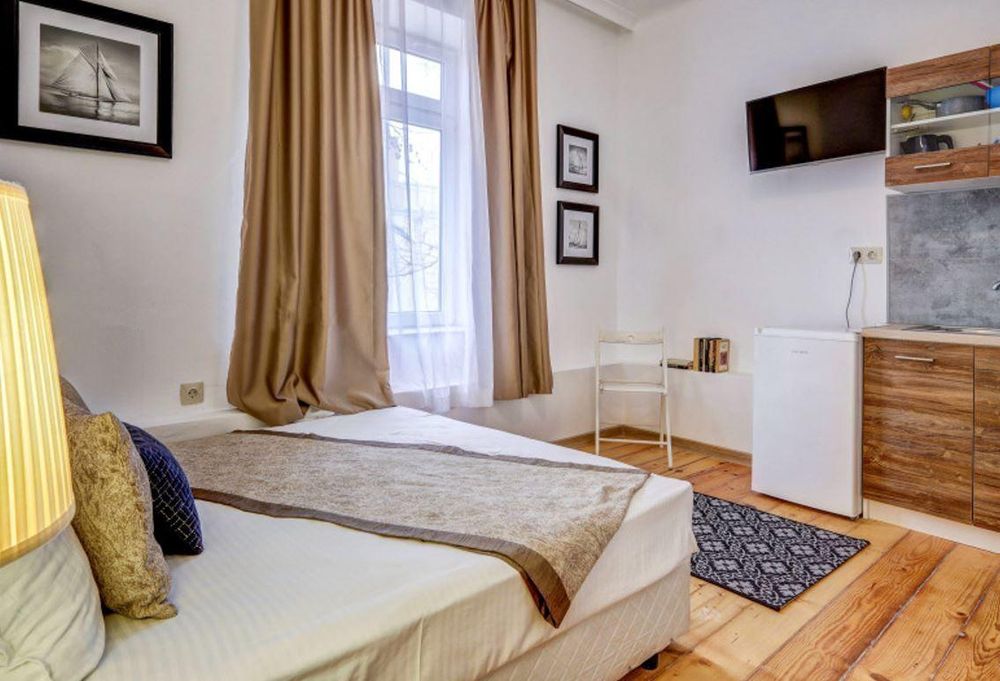 Дава се под наем Едностаен апартамент в Варна, Център - 30 кв.м за 409 € - Снимка #2