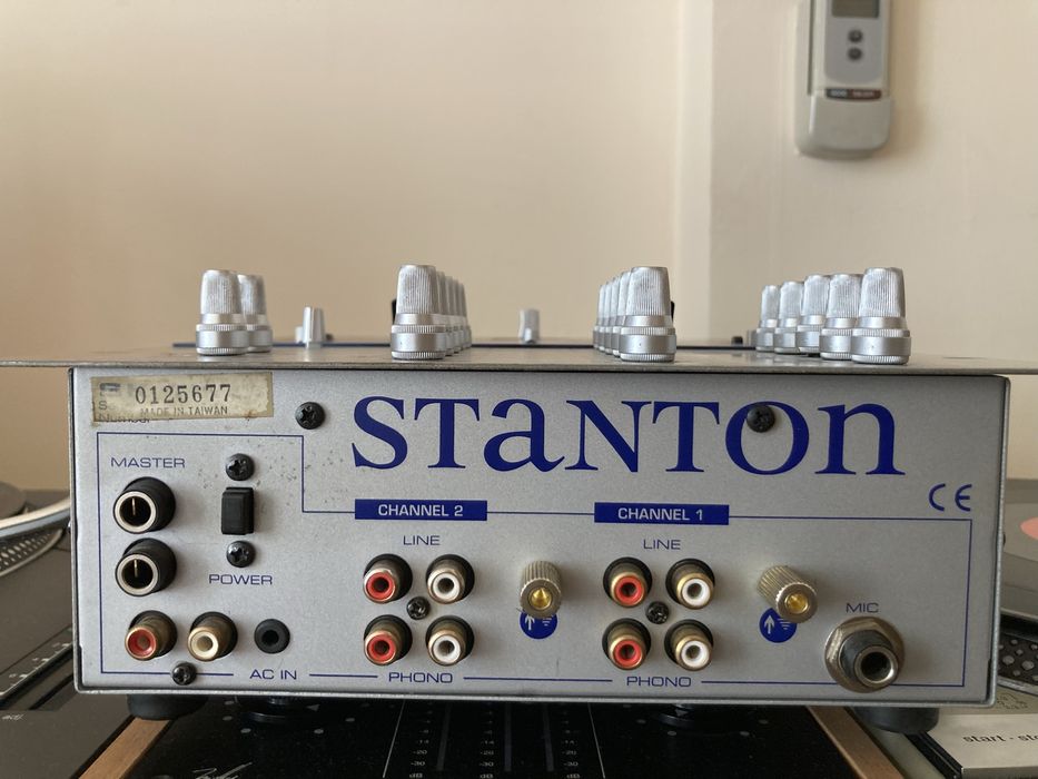 DJ mixer audio Stanton