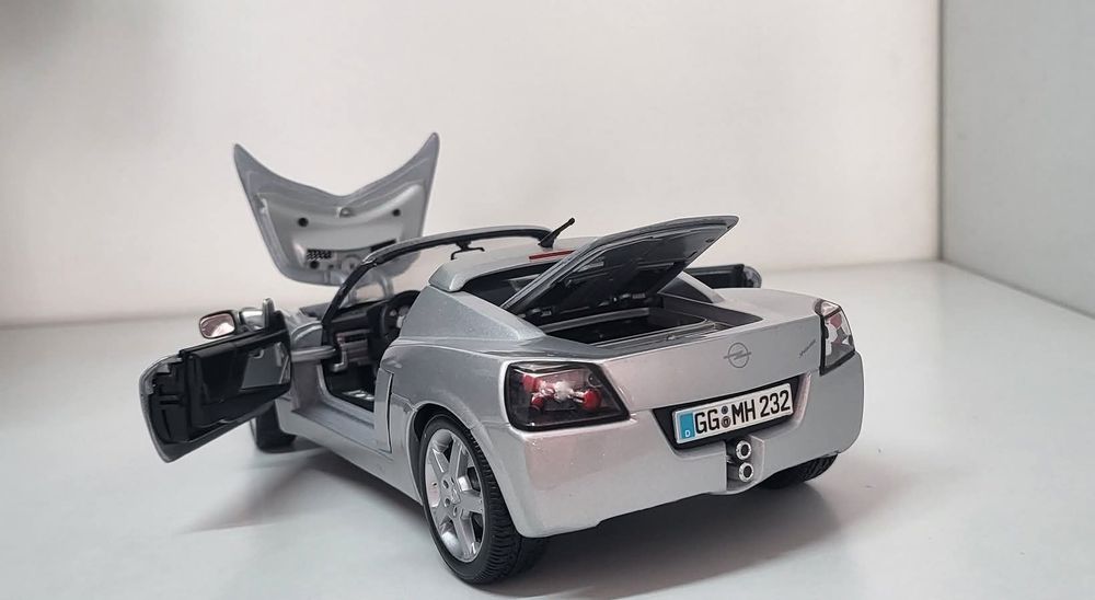Machetă Opel speedster 1/18 Maisto