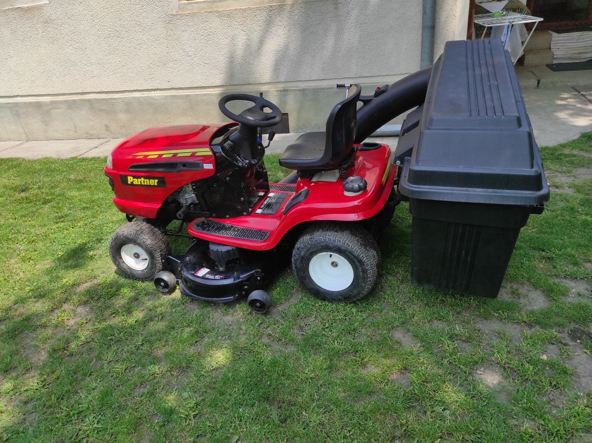 Vand tractoras de tuns iarba Partner