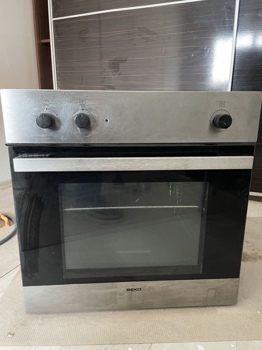 Vand cuptor Beko incorporabil pe gaz