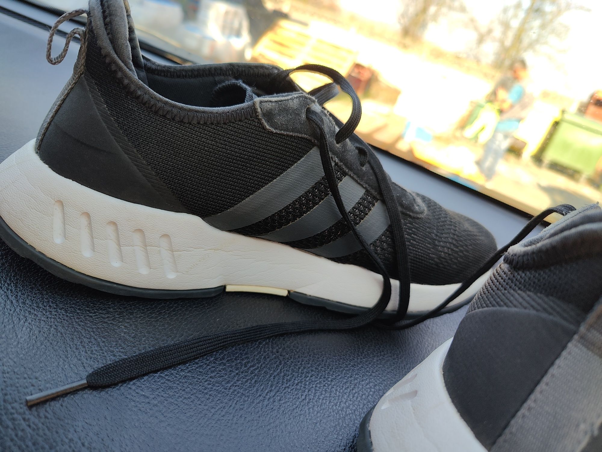 Adidași folosiți