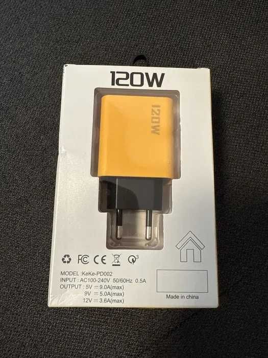 Супер Бързо зарядно утройство с 2 USB-A изхода и 2 USB-C изход 220V