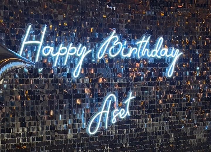 Неоновая вывеска