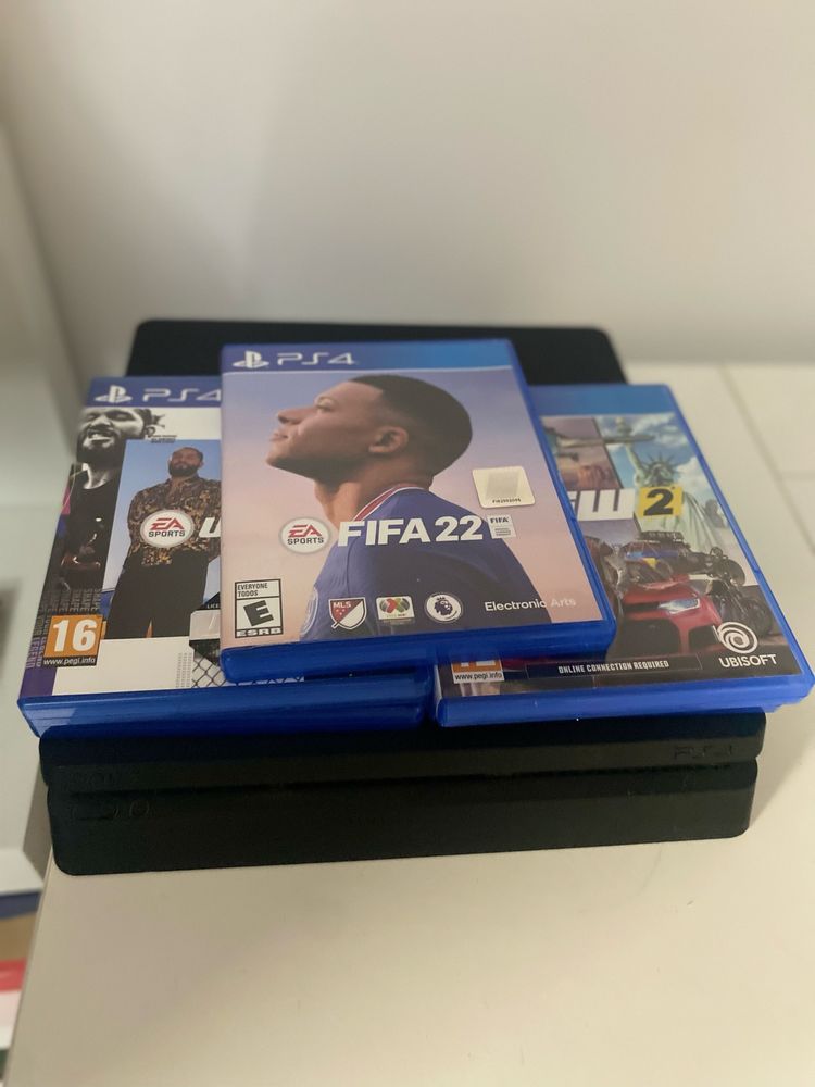 ПРОДАВАМ Ps4 SLIM с 2 джойстика+5игри