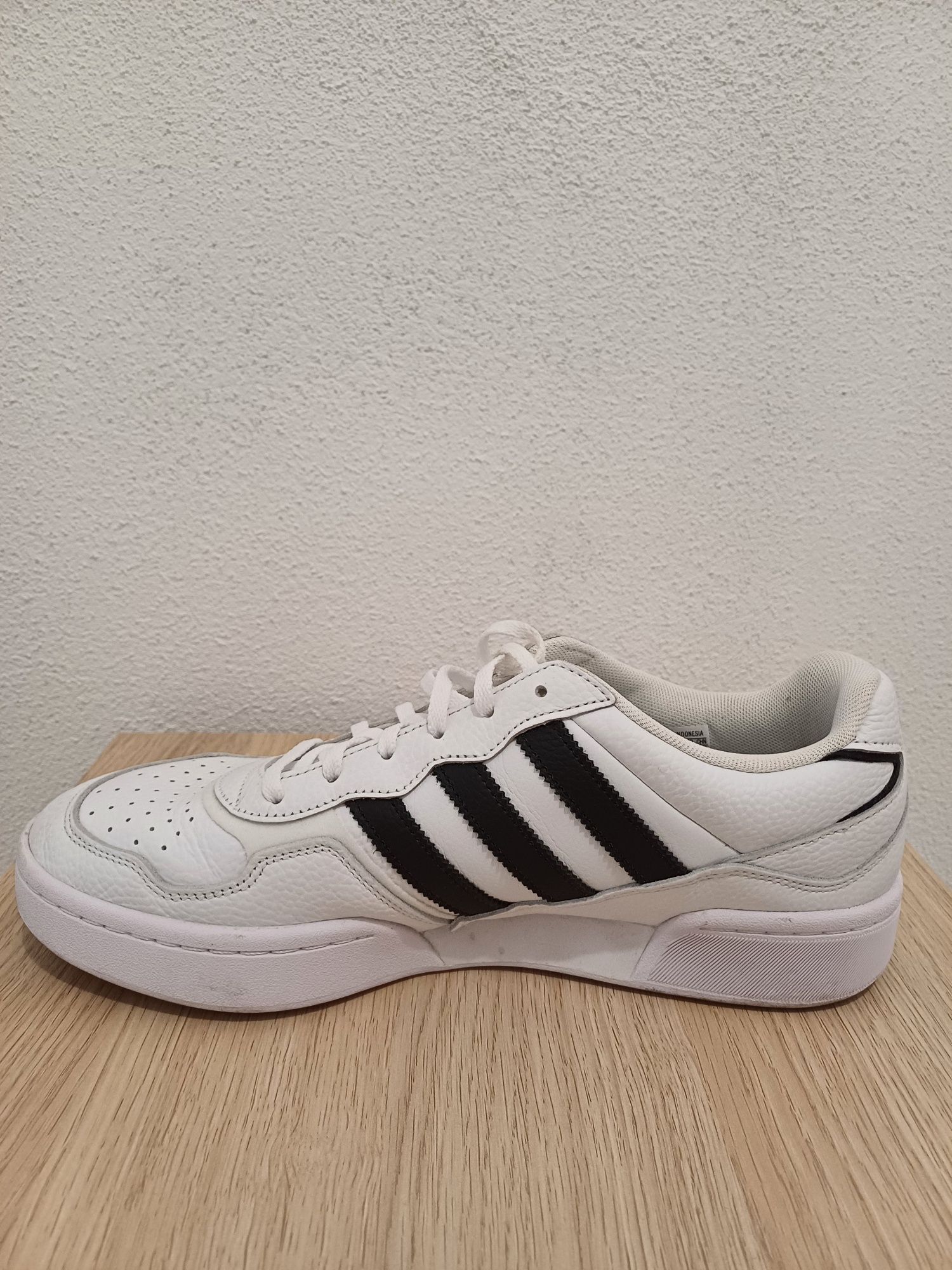 Маратонки Adidas Courtic - размер 46 2/3