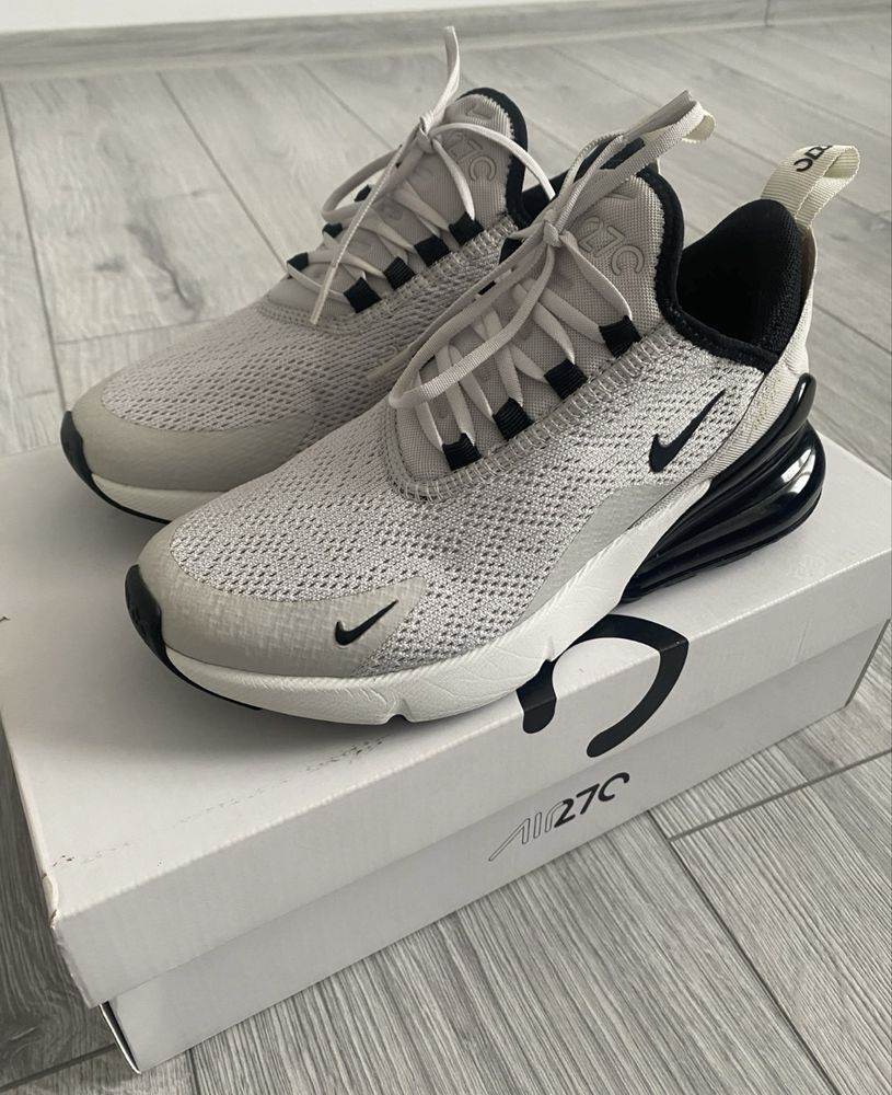 Adidasi Nike AirMax 270 gri pudrat/ negru, marimea 36,5 / 23 cm