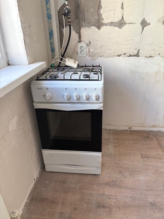 Продам газовую плиту