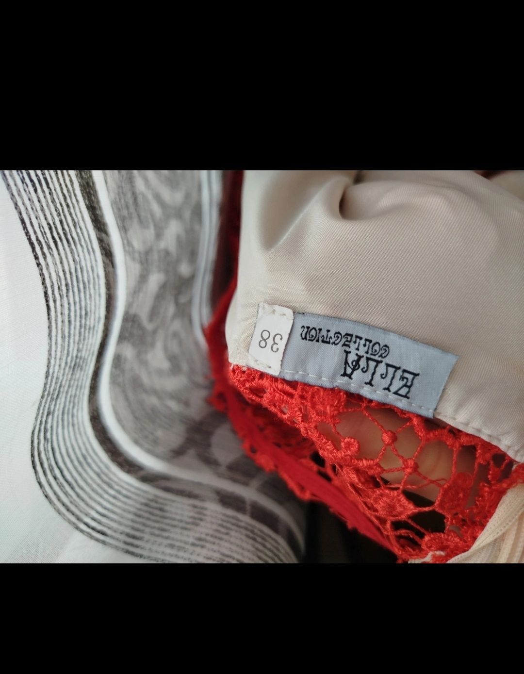 Rochie ELLA nud cu dantelă roșie!