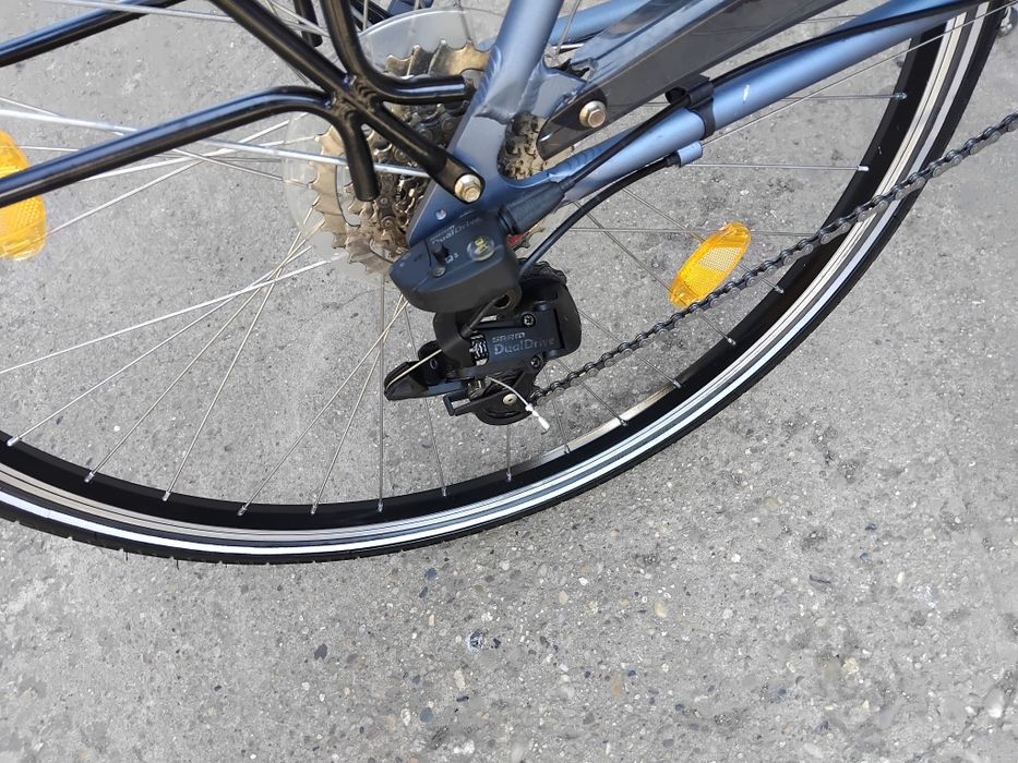 Vând bicicleta din aluminiu pentru damă