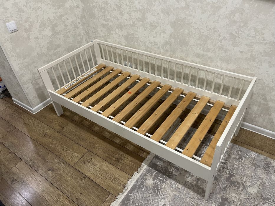 Детская кровать в хорошем состоянии