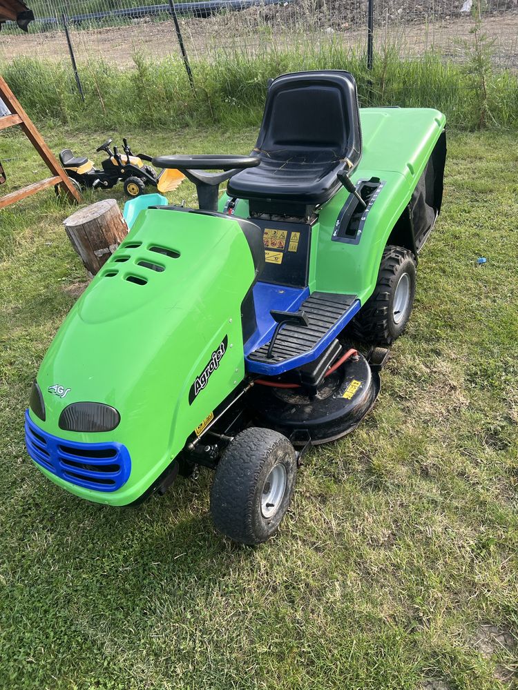 Tractoras tuns gazon /iarba